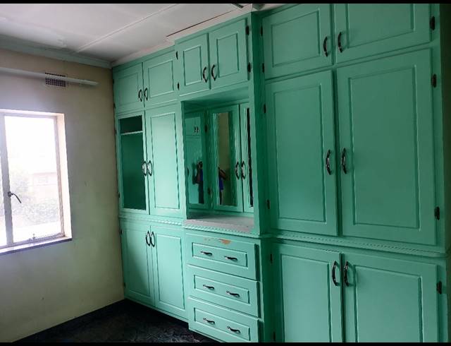 2 bed property to rent in CROWN GARDENS